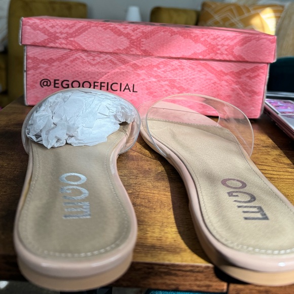 US 7 Fits like a 6 • Flat Slides
• Canvas Material
• Striped Design
• PVC Strap - Picture 5 of 6